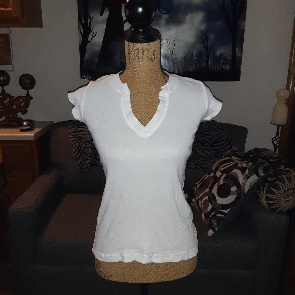 woman's short sleeve tee
